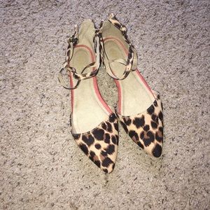 Old Navy cheetah print pointed toe flats size 8